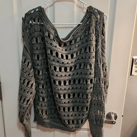 Buckle Gray Knit Sweater - Picture 3 of 4